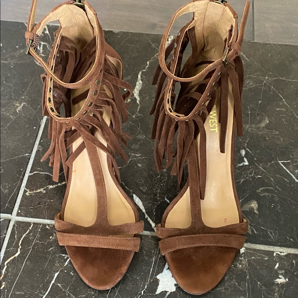 Size 6. Nine West Suede Sandals